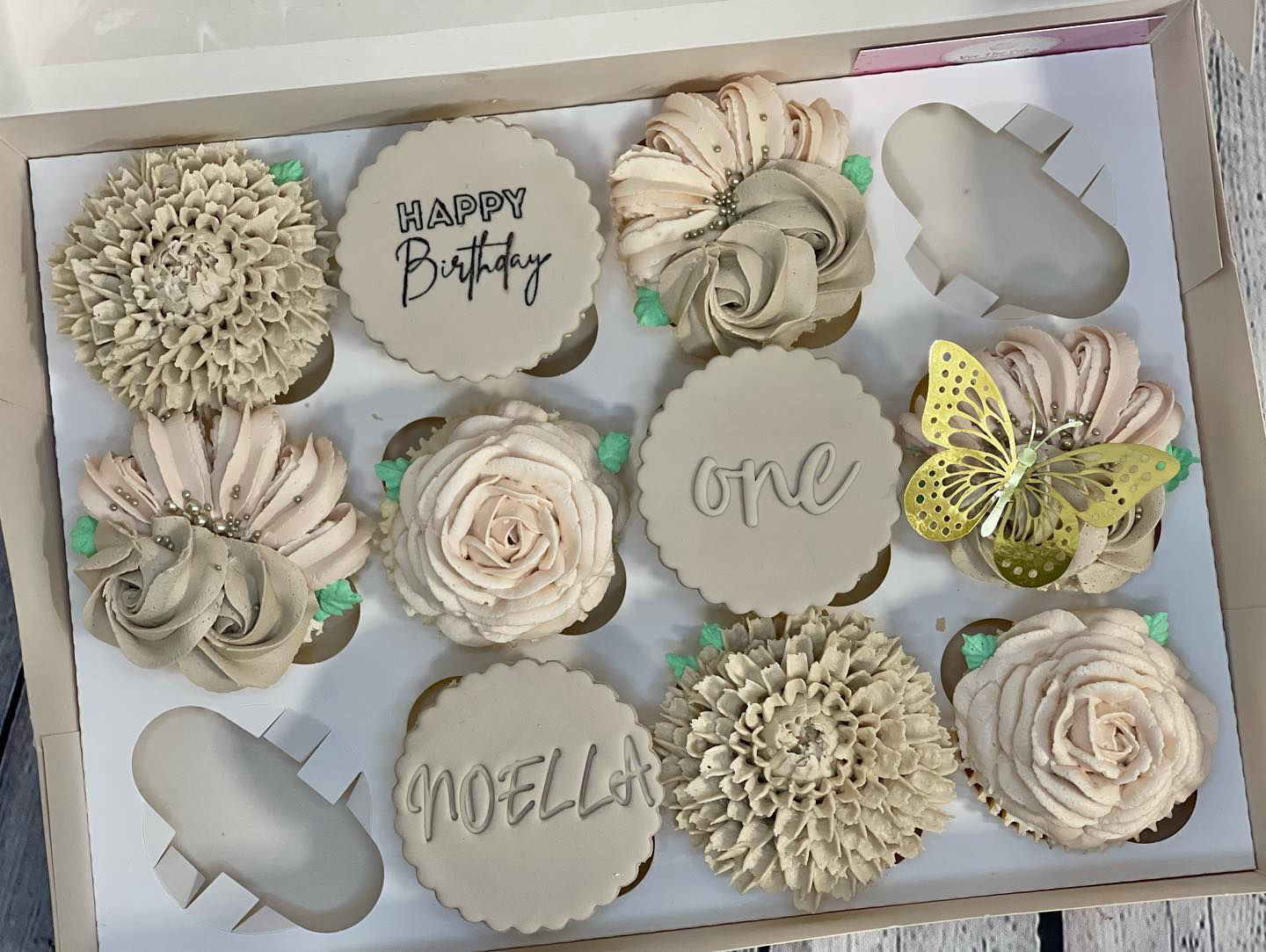 Beautiful floral cupcakes.